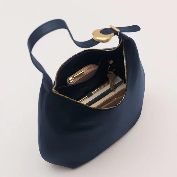 Cuyana Oversized Celestia Bag in Navy Blue - Picture 15 of 16